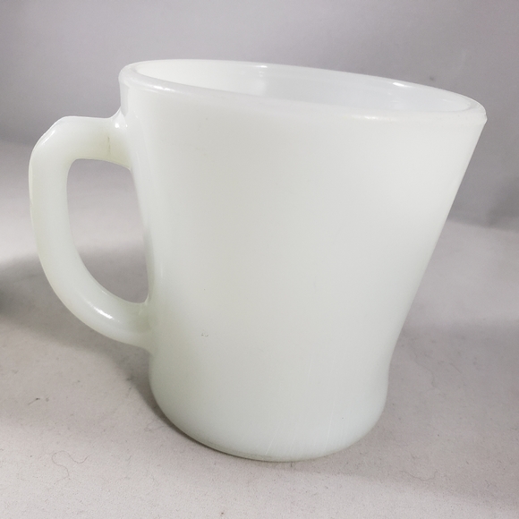 Pair of Anchor Hocking 'D Handle' Milk Glass Mugs Style 1212 - Picture 10 of 10